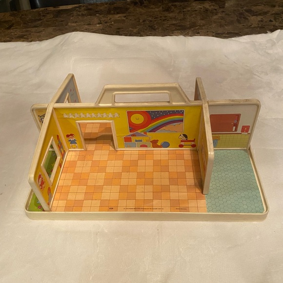 Vintage Fisher Price little people Play Family NURSERY SCHOOL Base - Picture 2 of 4